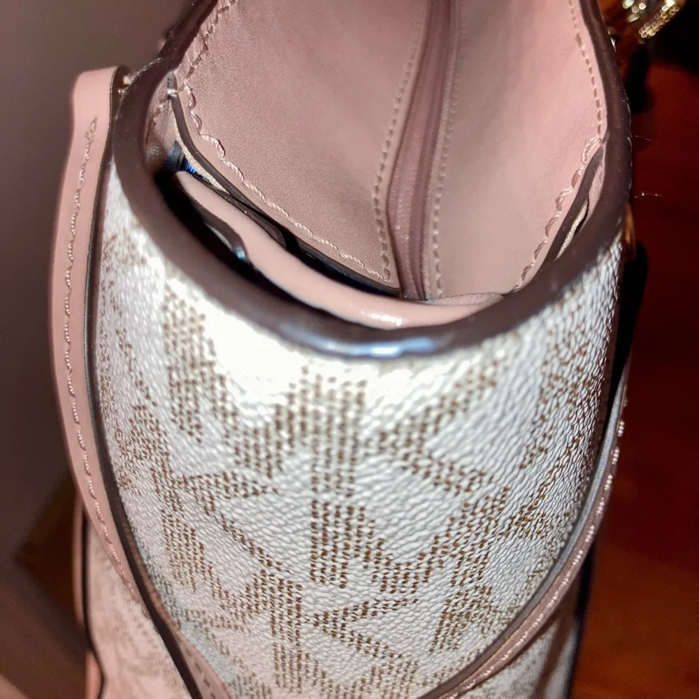 MICHAEL KORS Signature Voyager Tote Bag Pink & Cream  EUC